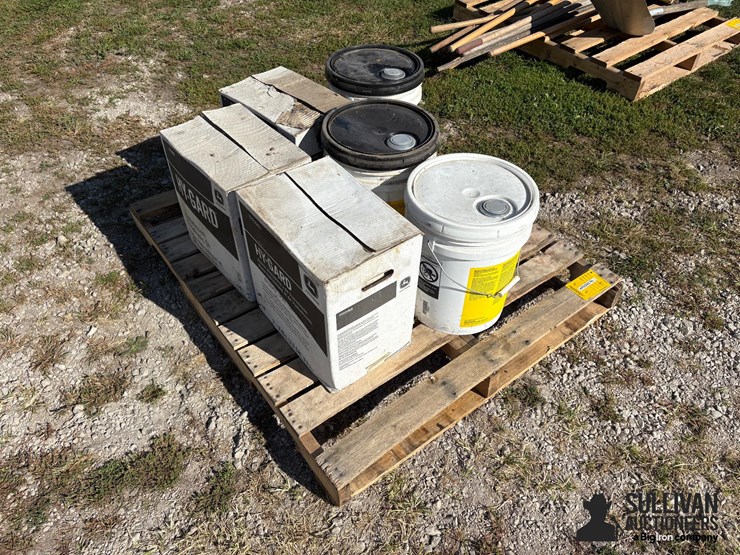 pallet-of-john-deere-hy-gard-hydraulic-oil-image-3