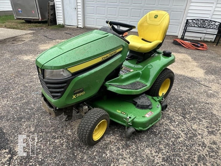 2025-john-deere-x390-image-1