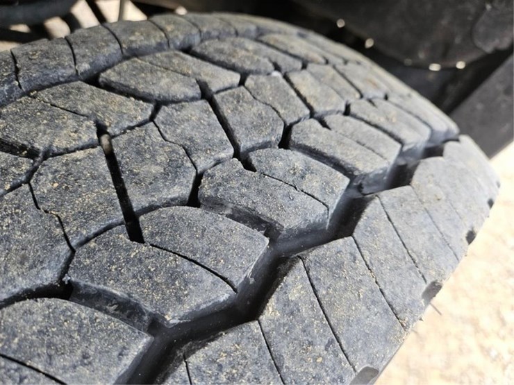 2016-ford-550-image-31