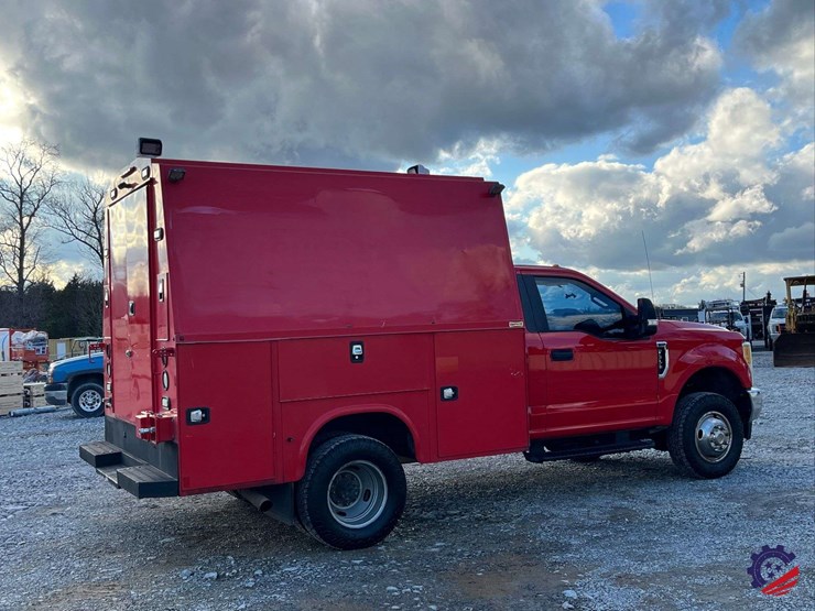 2017-ford-f350-xl-image-4