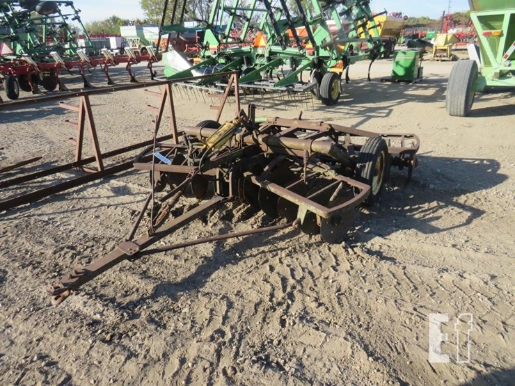 john-deere-8-image-1