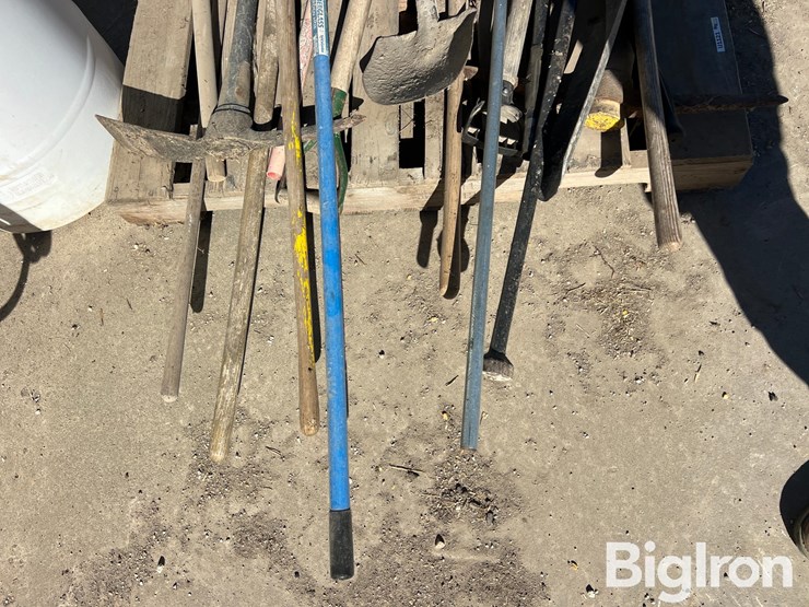 pallet-of-farm-&-garden-tools-image-15