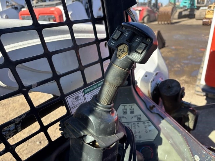 2013-bobcat-t550-image-24