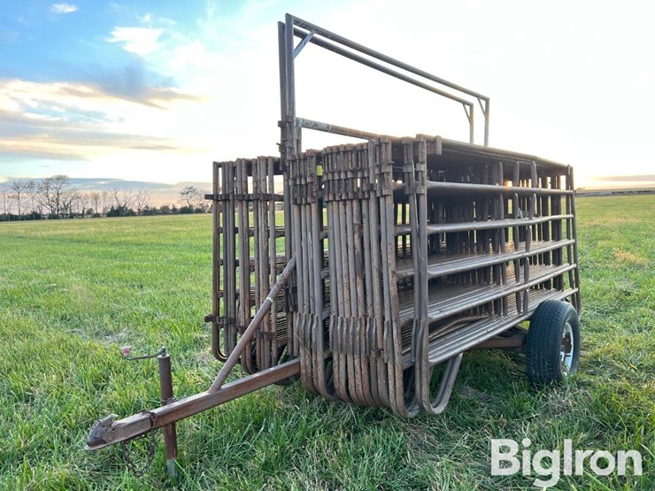 portable-panels-w/loading-gate-on-trailer-image-2