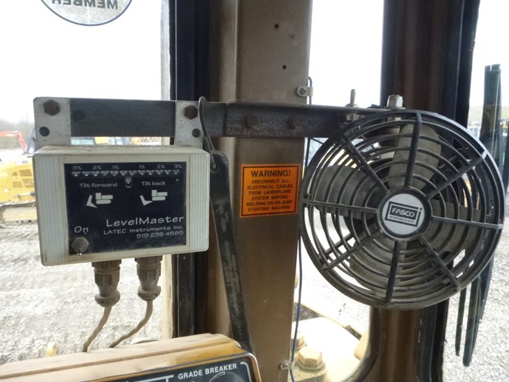 caterpillar-d6h-image-11