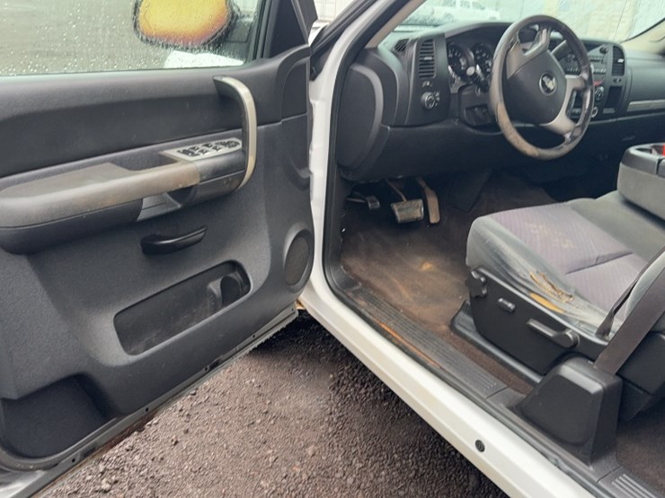 #3020-•-2009-chevy-silverado-z71-pickup-truck-image-18