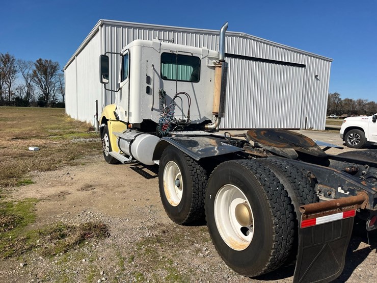 2007-freightliner-cloumbia-120,450-hp-mercedes,-10-speed,-good-rubber,-11r-22.5-tires-on-budd-wheels,-cold-ac,-clean-clean-truck,-779,000-miles,-image-2