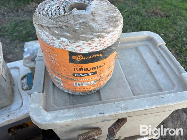 pallet-of-fencing-materials-image-11