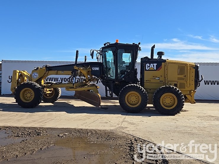 2016-caterpillar-120m2-image-3