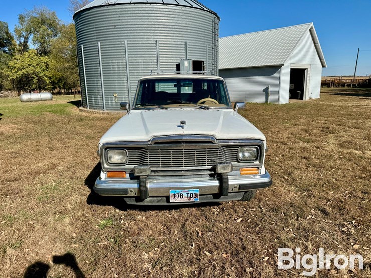 1985-jeep-grand-wagoneer-4x4-suv-image-2