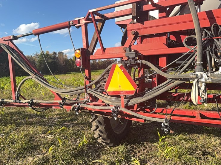 case-ih-3185-patriot-sprayer-image-36