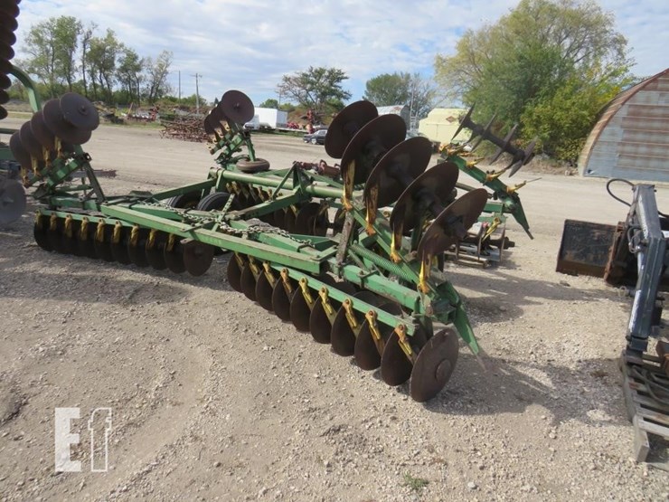 john-deere-bw-image-3