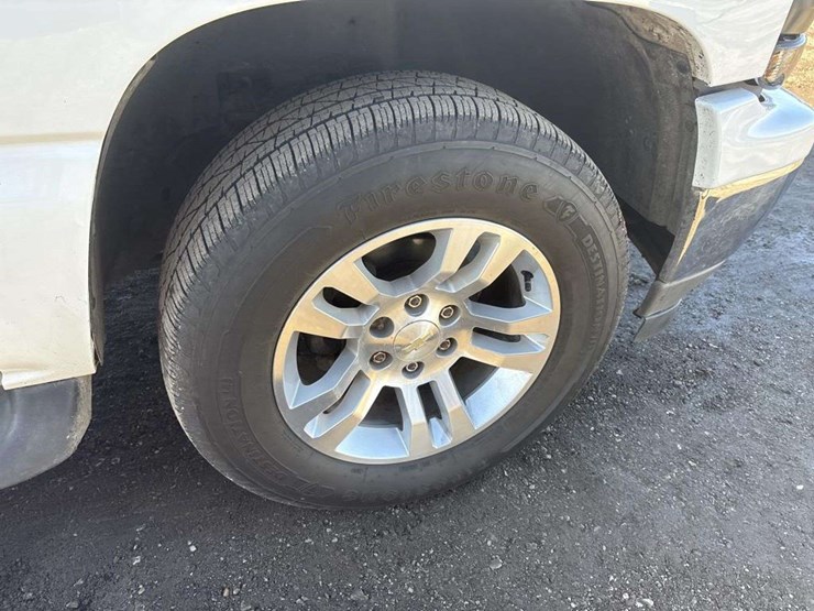 2005-chevrolet-suburban-image-11