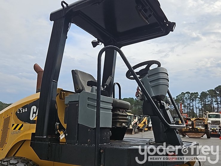 2013-caterpillar-cs44-image-22