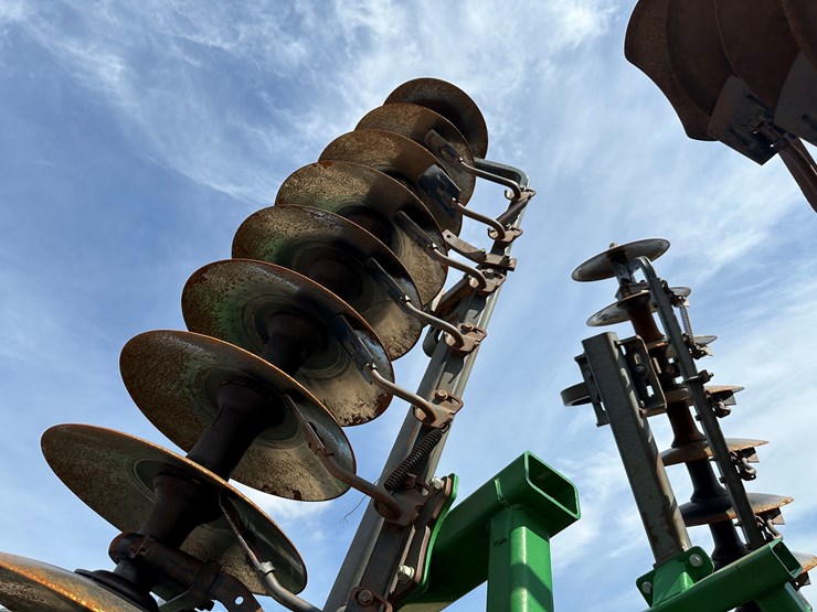 john-deere-2623-image-25