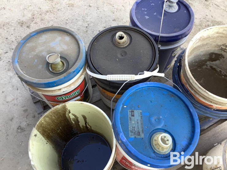 pallet-of-empty-5-gallon-buckets-image-12