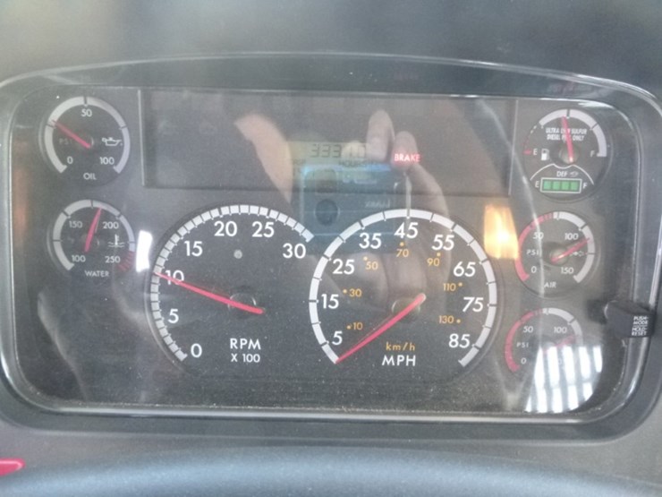 freightliner-m2-106-image-10