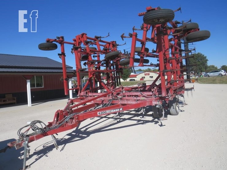 case-ih-4300-image-7