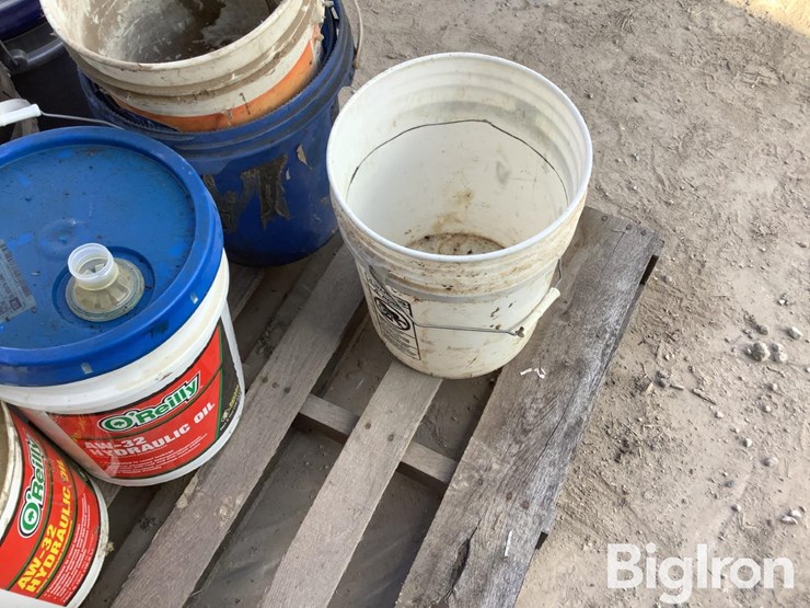 pallet-of-empty-5-gallon-buckets-image-10