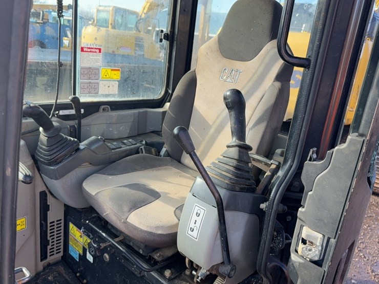 caterpillar-303-image-13