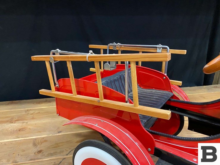 ranch-and-home-fire-chief-toy-pedal-fire-engine-image-5