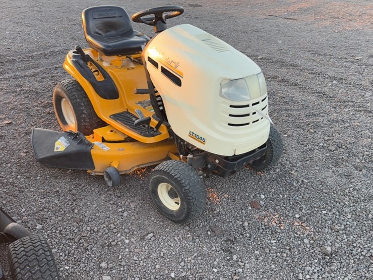 cub-cadet-lt1045-image-3