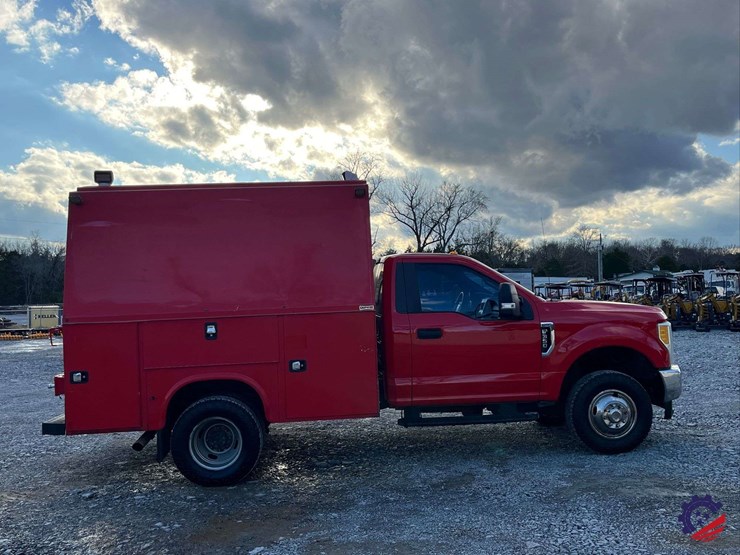 2017-ford-f350-xl-image-5