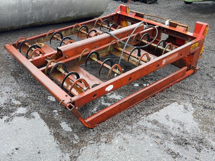 farmhand-8-bale-image-2