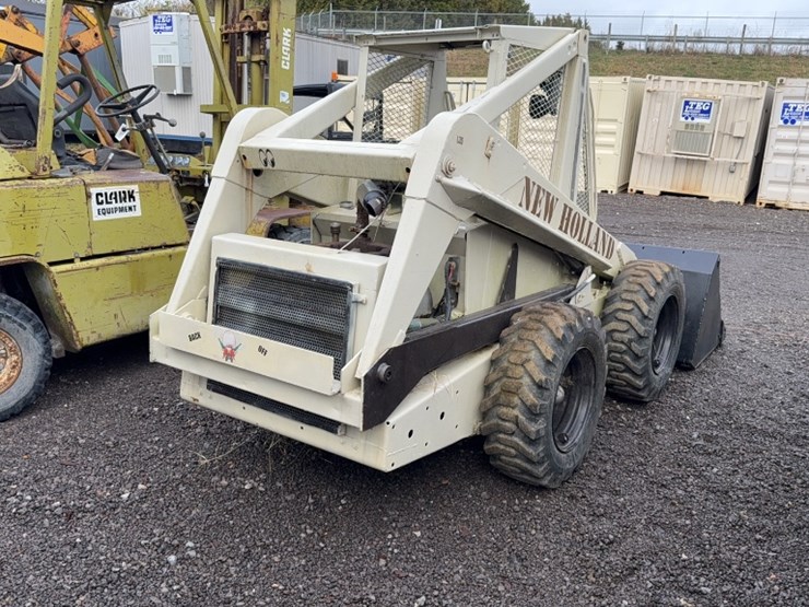 new-holland-l35-image-7