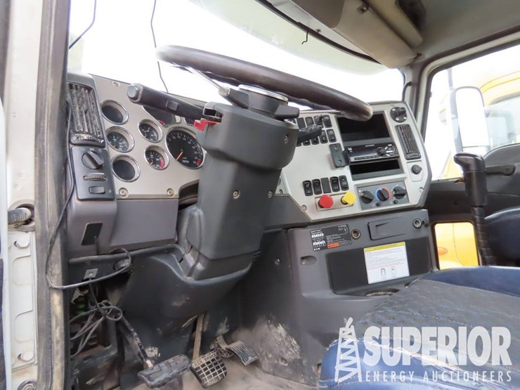 (x)-(2-4)-2017-mack-cxu633t-t/a-truck-tractor-w/-...-image-6