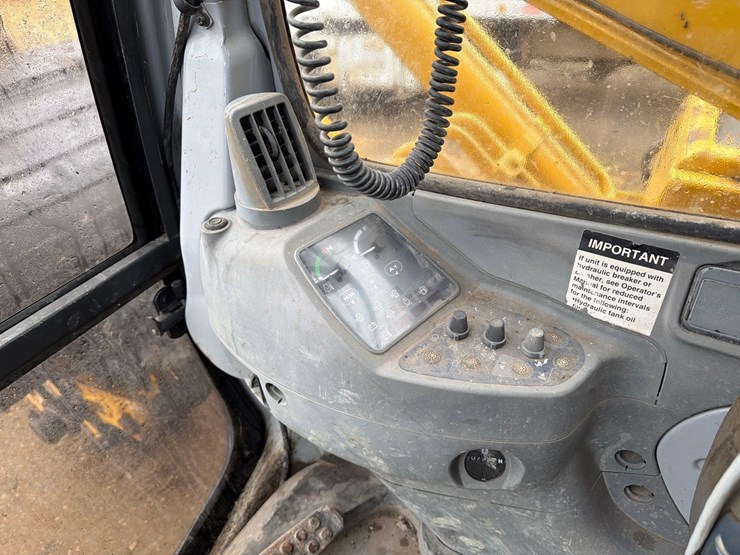 deere-160-lc-image-32