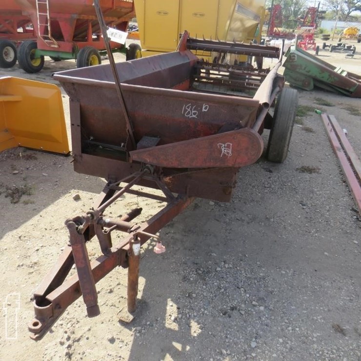 NEW HOLLAND MANURE SPREADER 186