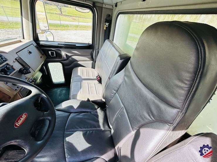 2007-peterbilt-340-image-164