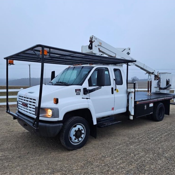 #3284 • 2003 GMC C5500 Aerial Truck