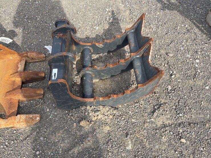 #2006-•-bobcat-excavator-rake-image-2