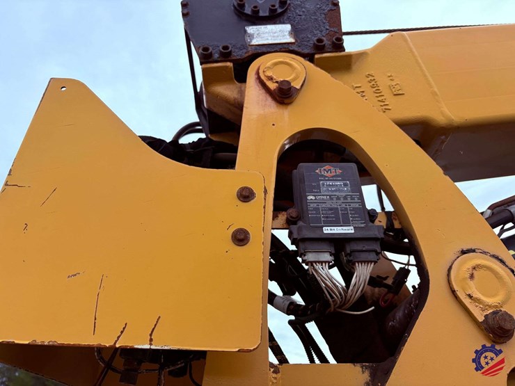 2009-freightliner-m2-106-image-54