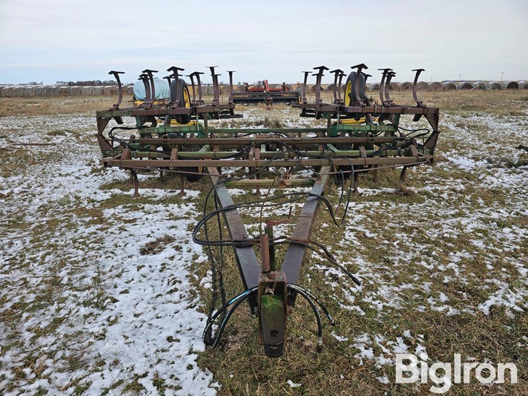 john-deere-1010-image-2