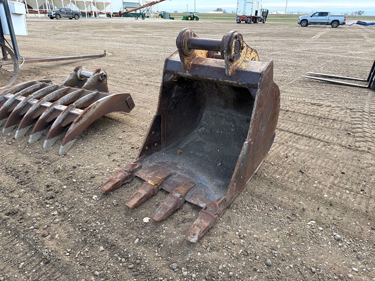 excavator-frost-bucket-image-1
