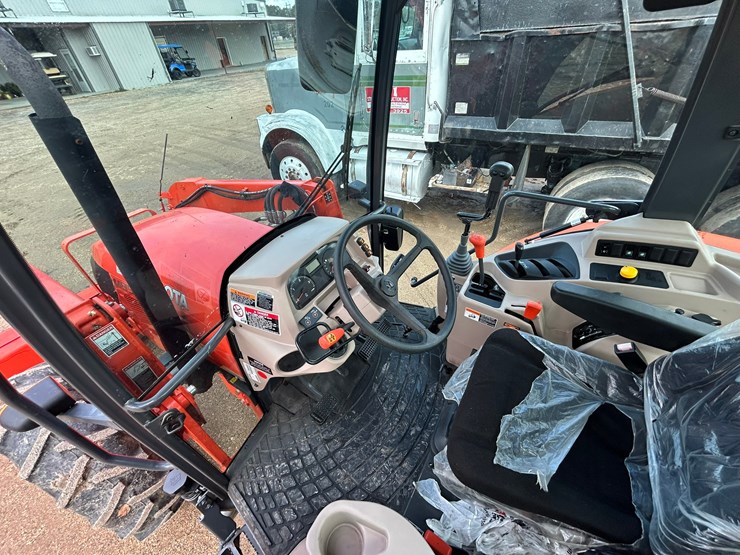 2014-kubota-m8560d-image-13