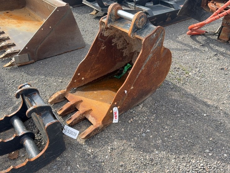 2005-caterpillar-24-image-1