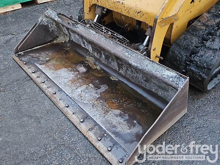 2021-caterpillar-299d3-image-13