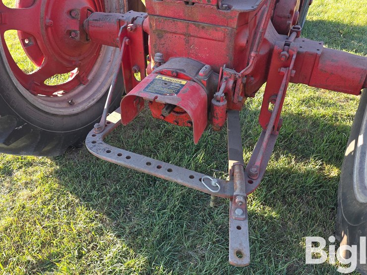 farmall-super-mta-2wd-tractor-image-9