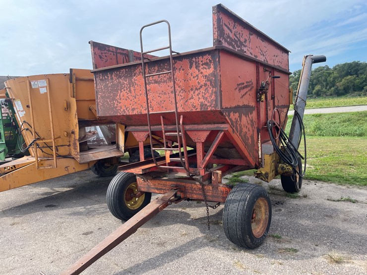 #1467-•-bushnell-gravity-cart-with-auger-image-1