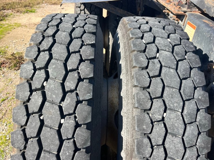 2007-freightliner-cloumbia-120,450-hp-mercedes,-10-speed,-good-rubber,-11r-22.5-tires-on-budd-wheels,-cold-ac,-clean-clean-truck,-779,000-miles,-image-14