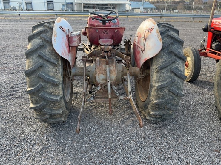 massey-ferguson-135-image-11