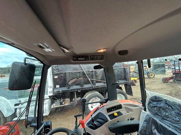 2014-kubota-m8560d-image-12