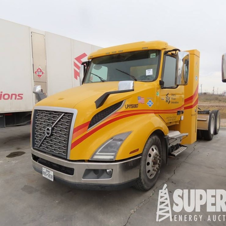 (x) (2-1) 2020 VOLVO VHL T/A Truck Tractor w/ Day...