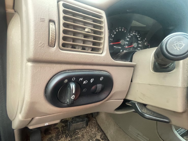 2004-ford-explorer-image-49