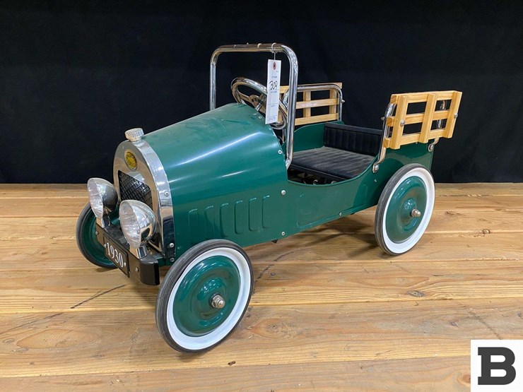 dexton-classic-toy-pedal-car-image-1