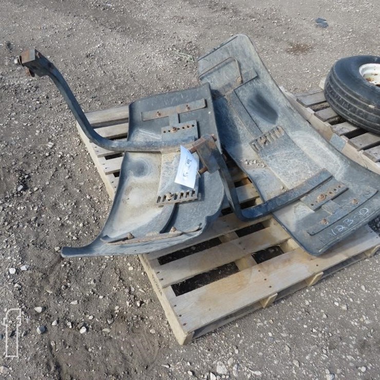 MUD FLAPS FOR FRONT 8950